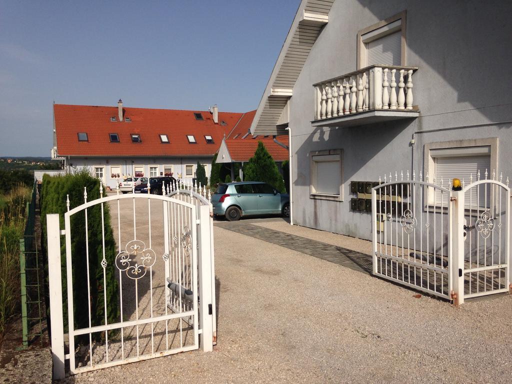 Daja Haz Lägenhet Hévíz Exteriör bild